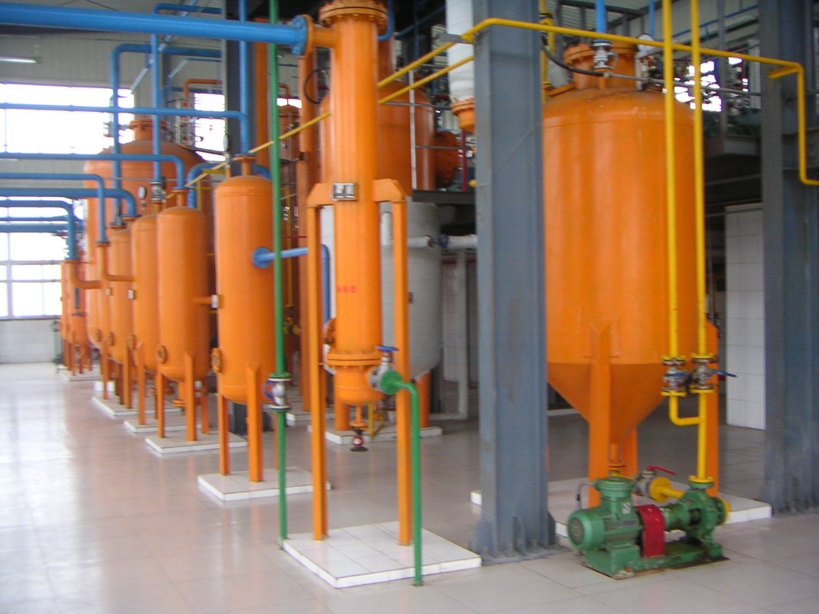 小型大豆?jié)饪s蛋白生產(chǎn)線(xiàn)成套設(shè)備是什么樣子的？